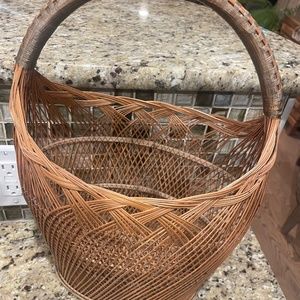 BEAUTIFULLY WOVEN RATTAN WICKER OVAL BASE TAPERED BASKET MAGAZINE HOLDER 21" T